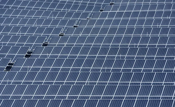 太阳能电池板阵列 太阳能发电厂模式 — 图库照片