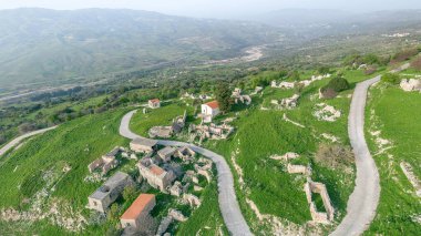 Kırsal alan. Kıbrıs Rum Kesimi 'nin Paphos bölgesinde terk edilmiş Maronas köyü