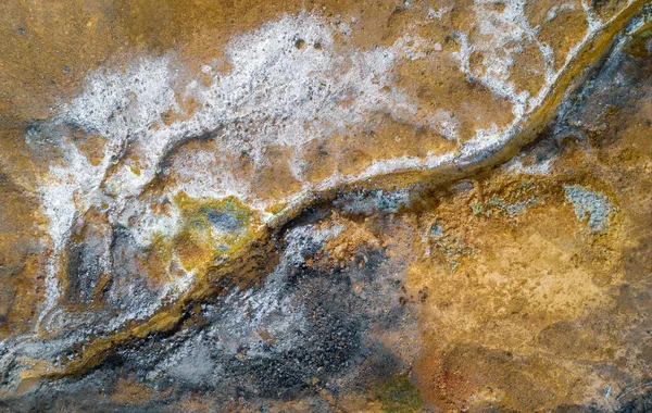 キプロスの放棄された銅鉱山の汚染された表面 化学物質によって汚染された有毒物質の流れと土壌は 真上を見る — ストック写真