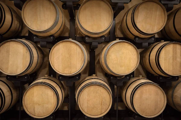 Бочки Красным Вином Винном Погребе Фон Производства Вина — стоковое фото