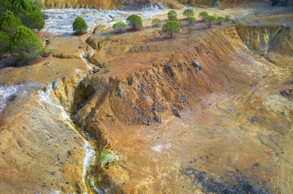 버려진 키프로스 광산에서 흐르는 — 스톡 사진