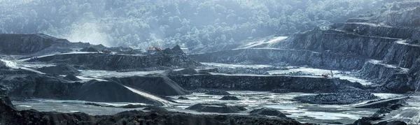 Panorama Kamieniołomu Cukrzycy Dolerite Parekklisia Cypr Stosami Zgniecionego Kamienia Maszyn — Zdjęcie stockowe
