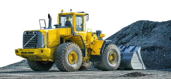 Gelber Radlader Oder Bagger Vor Kieshaufen Isoliert Auf Weißem Hintergrund — Stockfoto