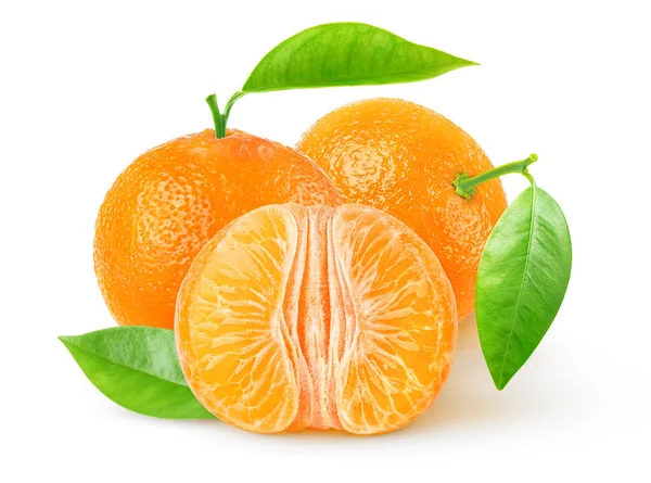 Két Teljes Mandarin Gyümölcs Fehér Alapon Félig Elszigetelve Hámozva — Stock Fotó
