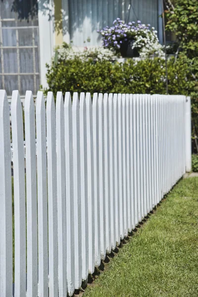 White picket fence — Stock Photo, Image