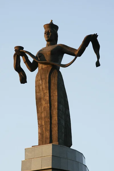 "gostipriimnaya 布"在乌兰乌德的纪念碑 — 图库照片