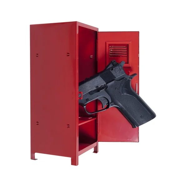 Pistola in un armadietto rosso — Foto Stock