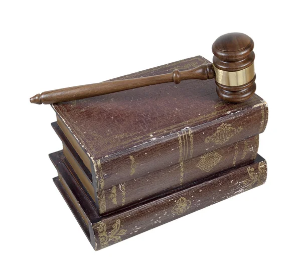 木槌和法律书籍的卷 — 图库照片