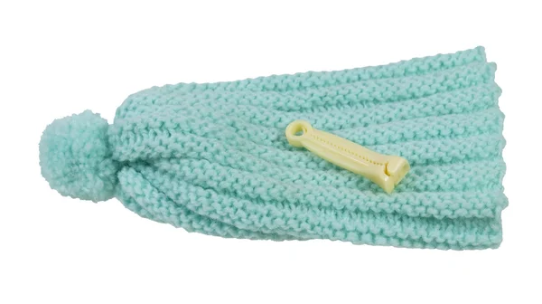 Umbilical Cord Clamp and Knitted Cap — Stock Photo, Image