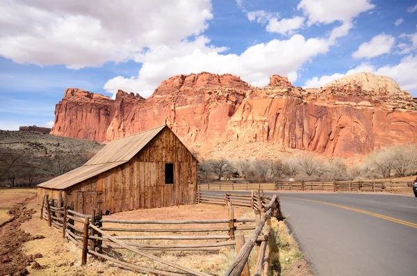 Gifford gospodarstwa stodoła w Parku Narodowego capitol reef — Zdjęcie stockowe