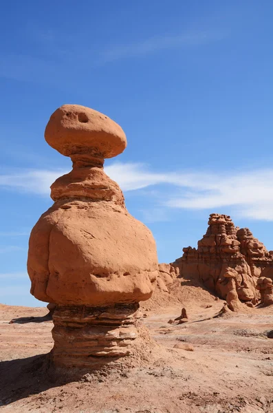 Formacja skalna piaskowca (hoodoo) w dolinie goblinów — Zdjęcie stockowe