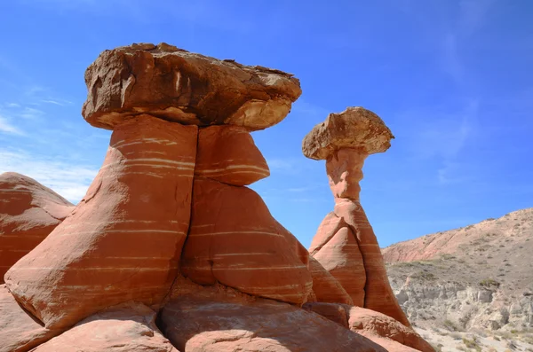 Cogumelo vermelho Rimrocks de Paria (Hoodoo) — Fotografia de Stock