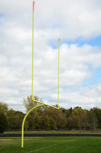 Objetivo Posts no campo de futebol americano — Fotografia de Stock