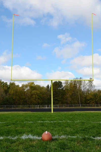 Objetivo Posts no campo de futebol americano — Fotografia de Stock