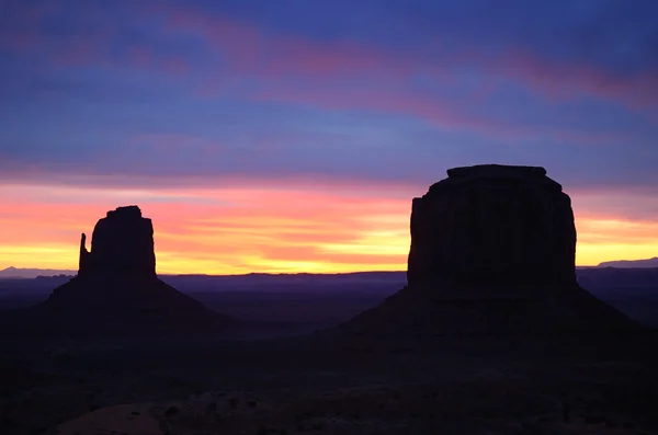 East Fäustling und Merrick Buttes Sonnenaufgang, Monument Valley — Stockfoto