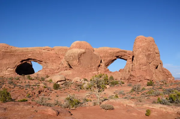 Norra och södra fönstret arch i arches national park — Stockfoto