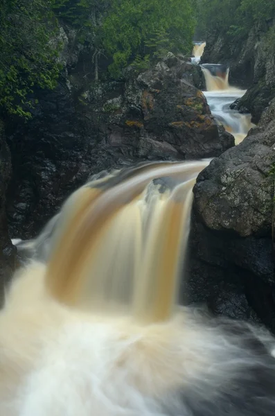 Rio em cascata — Fotografia de Stock