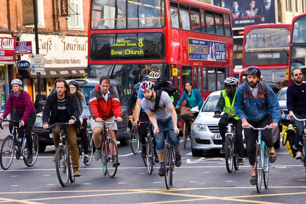 Kerékpárosok-a londoni — Stock Fotó