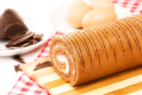 Rollo dulce con cacahuetes agrietados — Foto de Stock