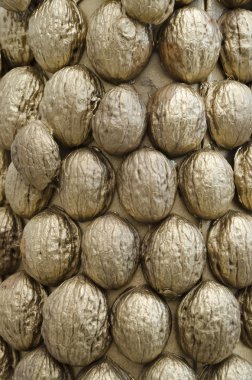 Altın nutshells yapılan dekorasyon