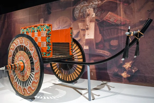 Ancient Chinese Carriage Big Wheel Beautiful Decoration — Stock Photo, Image