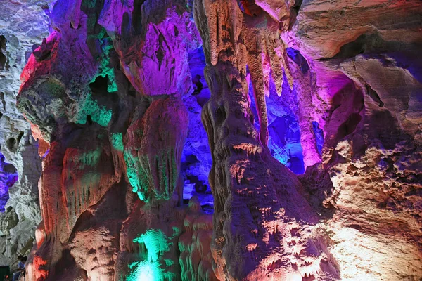 Caverna Lava Com Luz Colorida Rocha — Fotografia de Stock