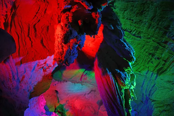 Jaskinia Lawy Kolorowym Światłem Skale — Zdjęcie stockowe