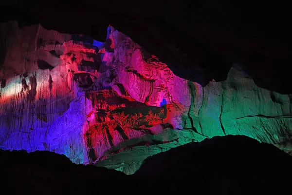 Caverna Lava Com Luz Colorida Rocha — Fotografia de Stock