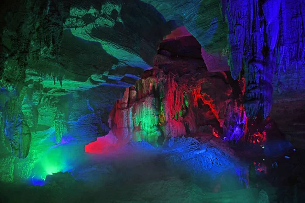 Caverna Lava Com Luz Colorida Rocha — Fotografia de Stock