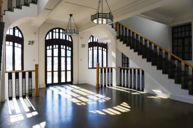 Klasik binanın tavan penceresi