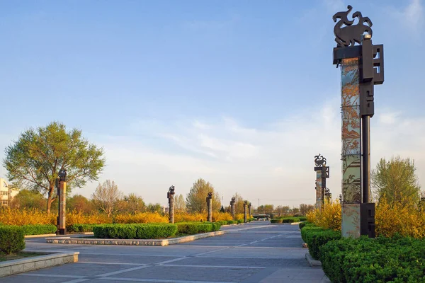 totem kutup ve kuş heykeli