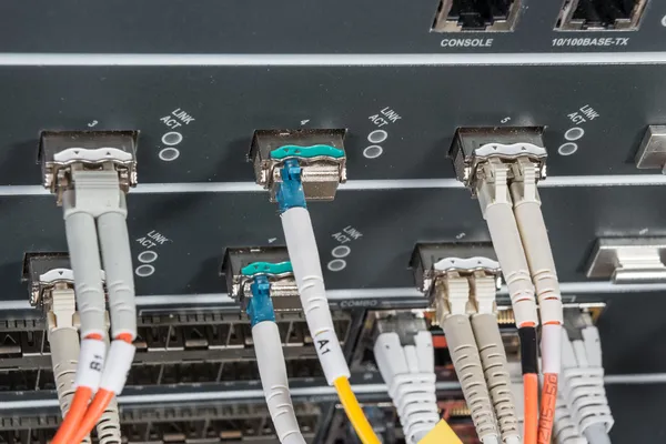 Glasfaser-Netzwerk-Server — Stockfoto