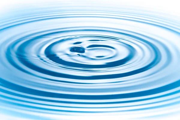 Droppe vatten — Stockfoto