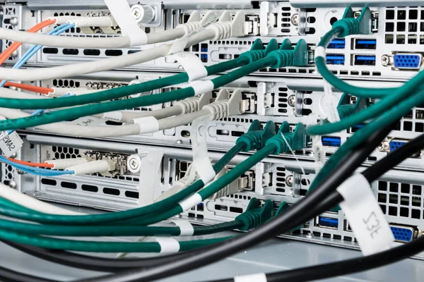 Glasfaserkabel Verbunden Mit Optischen Ports Netzwerkkabel Verbunden Mit Ethernet Ports — Stockfoto
