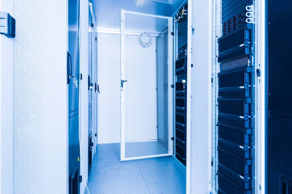 Centru Date Rând Rafturi Server — Fotografie, imagine de stoc