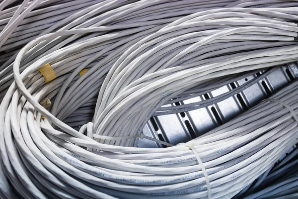 Detalle Gran Número Cables Ethernet Atados Entre Conectando Bastidores Dentro — Foto de Stock