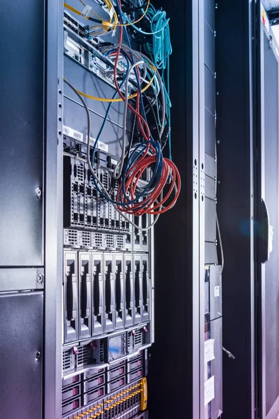 Netwerkpaneel Schakelaar Kabels Binnen Internetdatacenter — Stockfoto