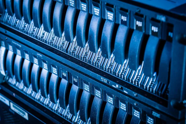 Rad Hårddiskar Som Används För Datalagring Internetdatacenter — Stockfoto