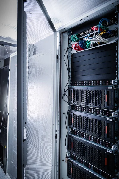 Opname Van Datacenter Met Serverracks — Stockfoto