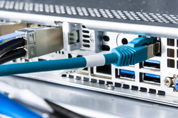 Parte Posterior Del Rack Del Servidor Con Cable Conexión Conectado — Foto de Stock