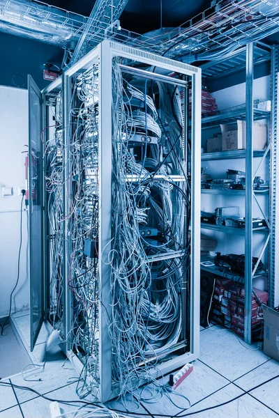 Server Room Rack Tangled Network Cables Creating Messy Untidy Network — Stock Photo, Image