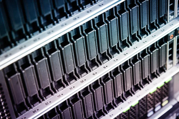 Rij Harde Schijven Die Worden Gebruikt Voor Gegevensopslag Internetdatacenters — Stockfoto