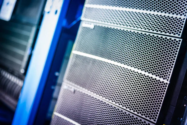 Detail Des Rack Rechenzentrums Mit Einem Cluster Von Festplatten — Stockfoto