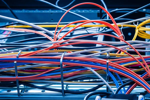 Detail Einer Großen Anzahl Von Miteinander Verbundenen Ethernet Kabeln Die — Stockfoto