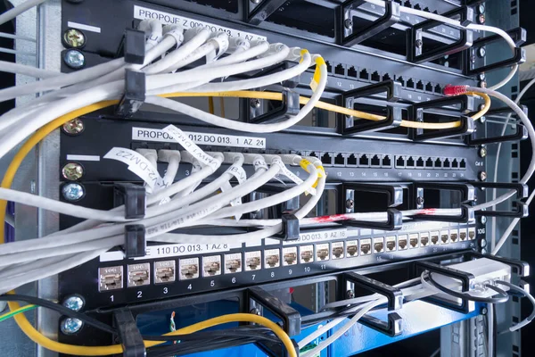 Panel Red Conmutador Cables Dentro Del Centro Datos Internet — Foto de Stock
