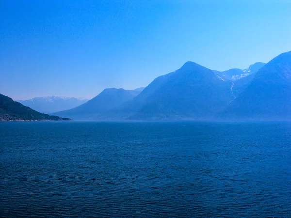 Jezero v pohoří Norway — Stock fotografie