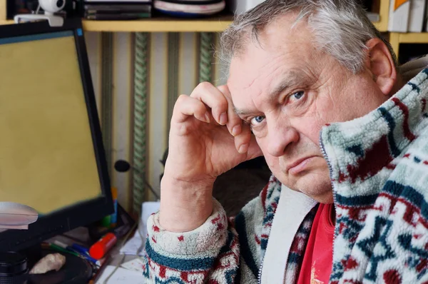 üzgün ihtiyar bir adamın portresi