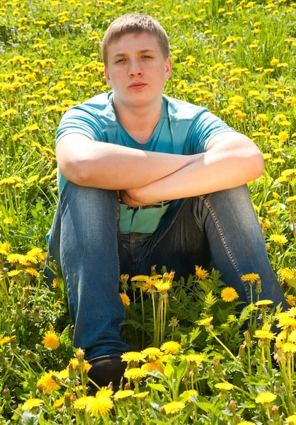 Mann auf dem Feld — Stockfoto