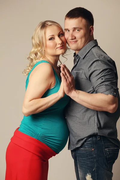 Pregnant woman with her husband — Stock Photo, Image