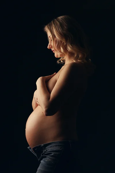 Naken gravid kvinna — Stockfoto